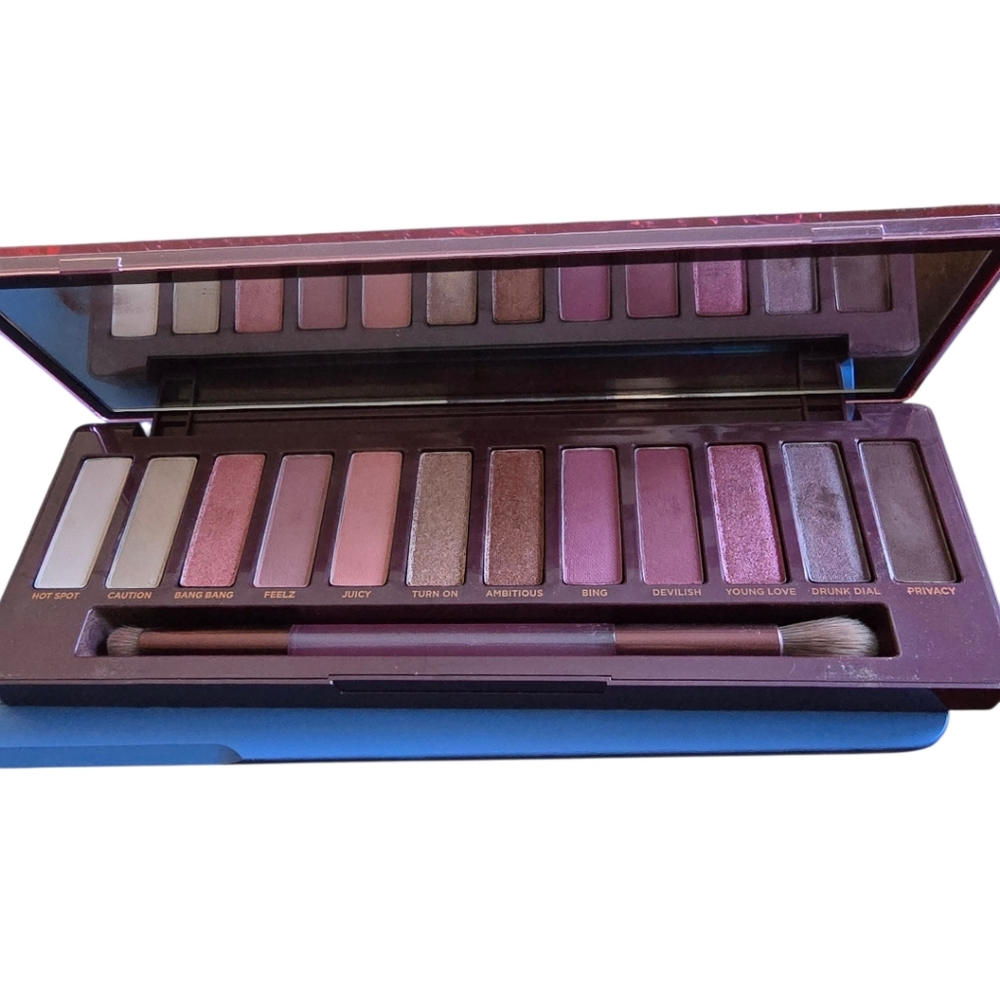 Urban Decay Naked Cherry Palette Discontinued Berry Tone Shimmers And Mattes - Picture 15 of 16
